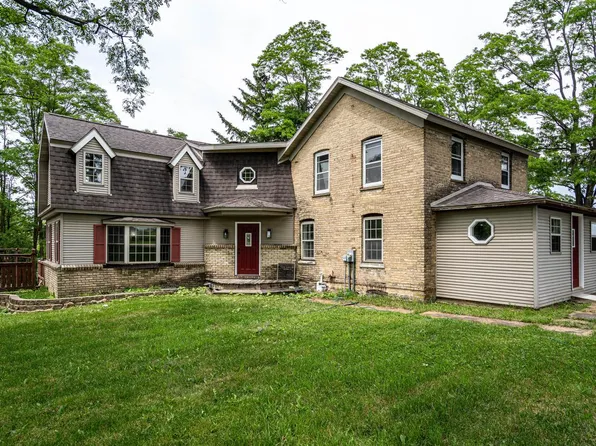 N6523 County Road E, Oconomowoc, WI 53066