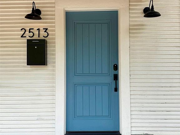 2nd image of 2513 E Cesar Chavez St