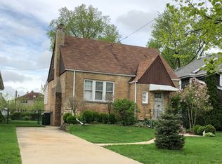 8635 W Park Ln, Niles, IL 60714