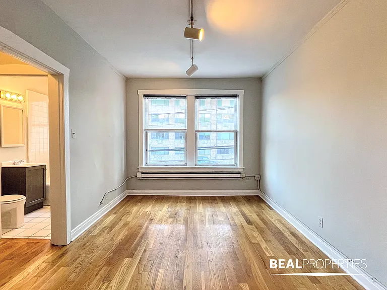 511 West Melrose — Photo 7