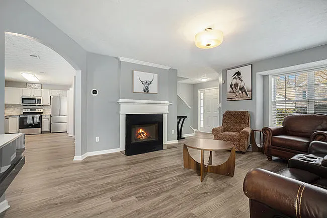 3 bed, 2.5 bath, 1864 sqft, $2,275 — Photo 2