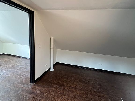 4th image of 4119 S Sacramento Ave #3