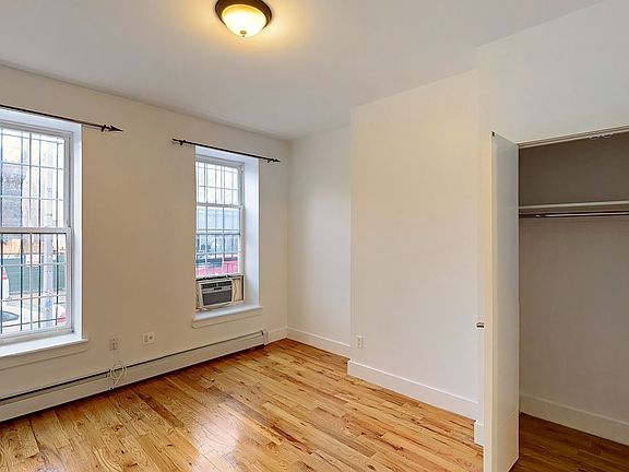 4th image of 1057 Jefferson Ave APT 1