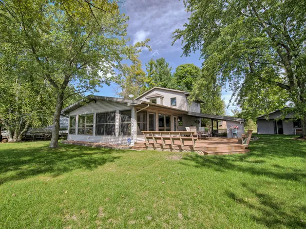 9471 Peninsula Dr, Mecosta, MI 49332