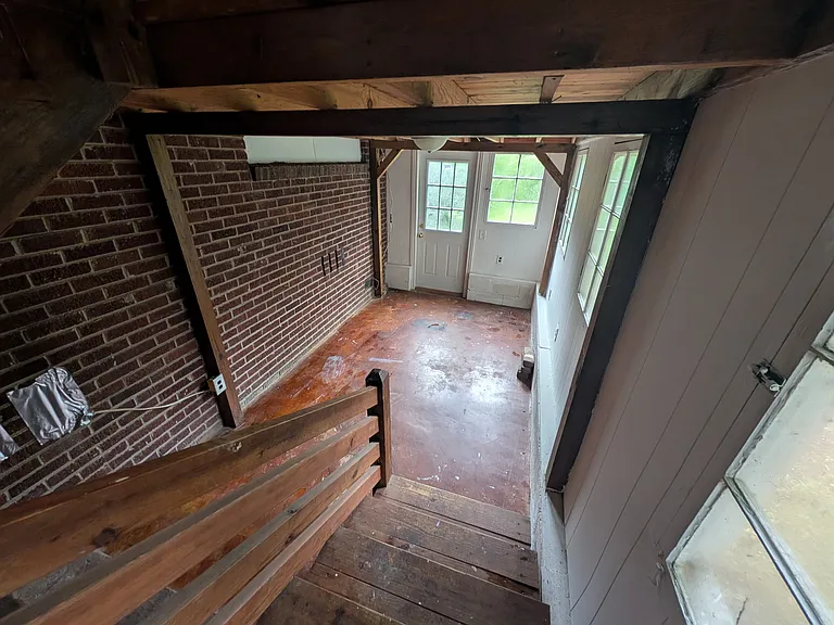 1215 Clarendon St — Photo 31
