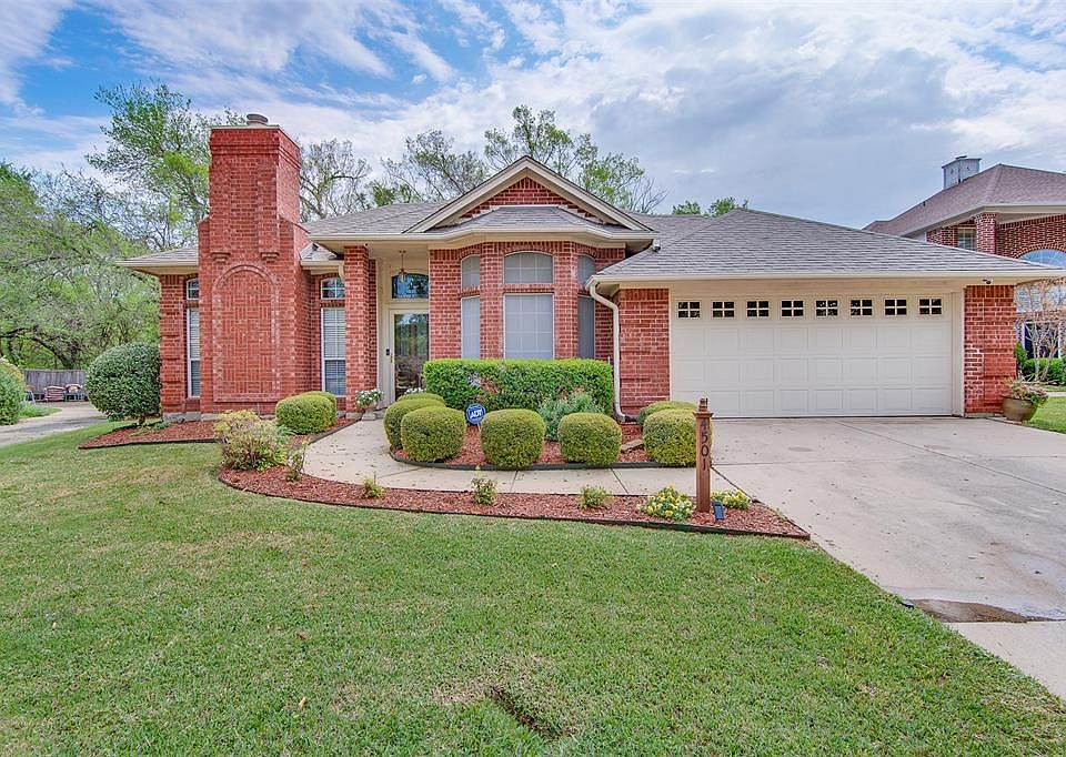 1st image of 4501 Oak Club Dr