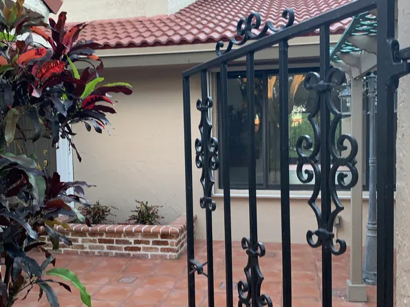 613 Patio Village Way, Fort Lauderdale, FL 33326