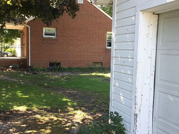 2nd image of 234 S Oakwood St