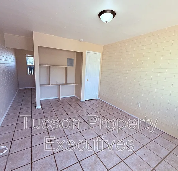 232 W Flores St #7 — Photo 6