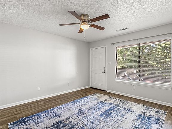 4th image of 210 Davidson St