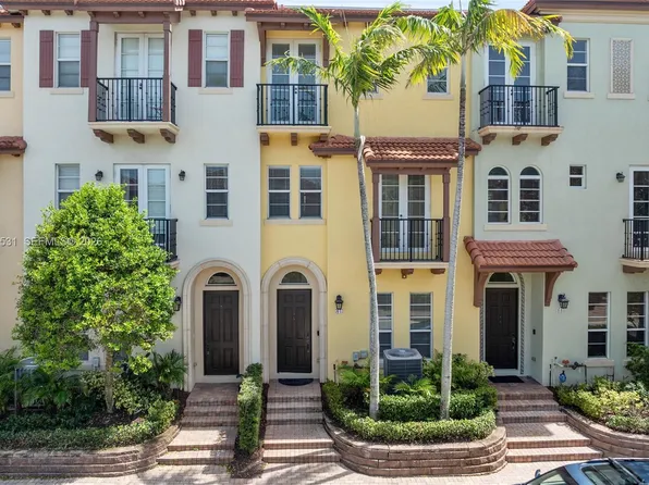61 Via Floresta Dr, Boca Raton, FL 33487