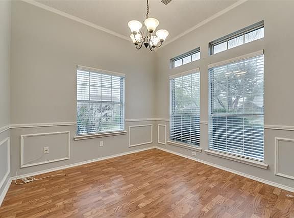 4th image of 4122 Briar Hill Dr