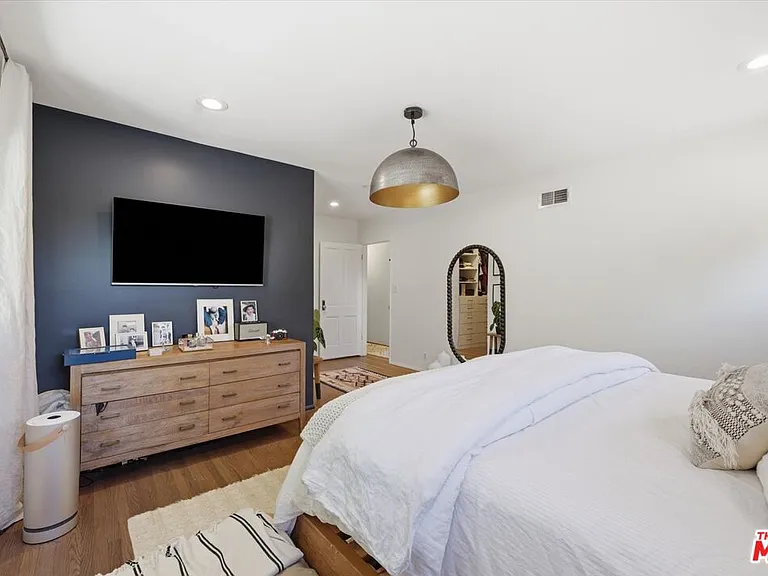 3240 Tilden Ave — Photo 38
