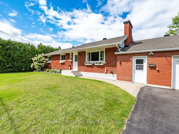 13 Sunset Cres, Petawawa, ON K8H 2L8
