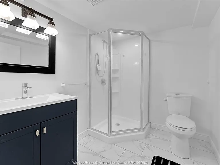 3622 Queen St — Photo 21