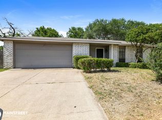 1701 Manor Ct, Fort Worth, TX 76134