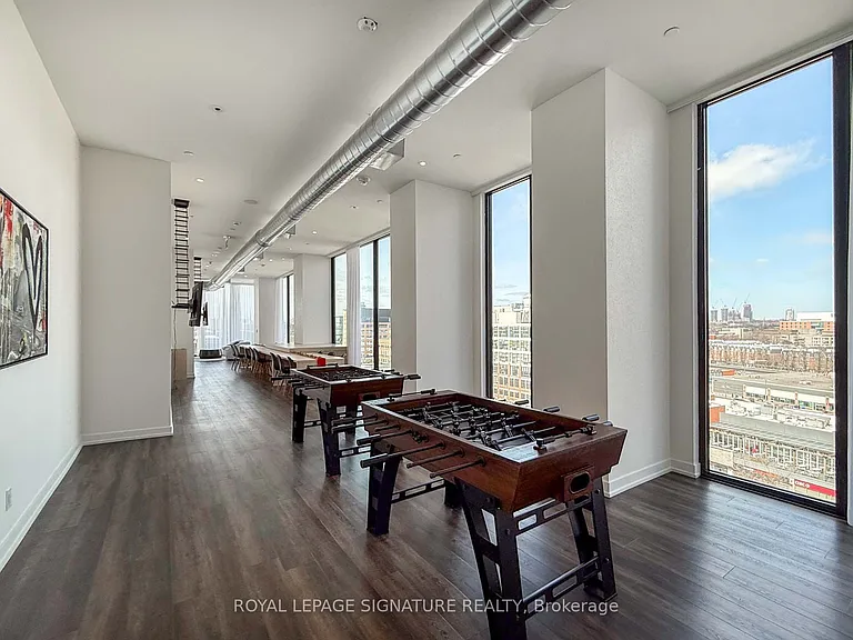 135 E Liberty St #Penthouse 9 — Photo 37