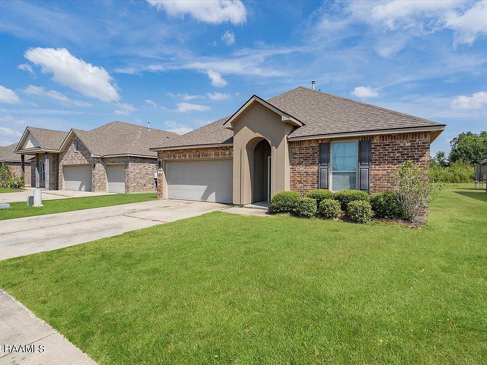 1st image of 209 Holly Grove Ln
