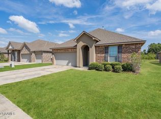 209 Holly Grove Ln, Youngsville, LA 70592