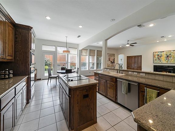 2nd image of 4665 Venetian Way