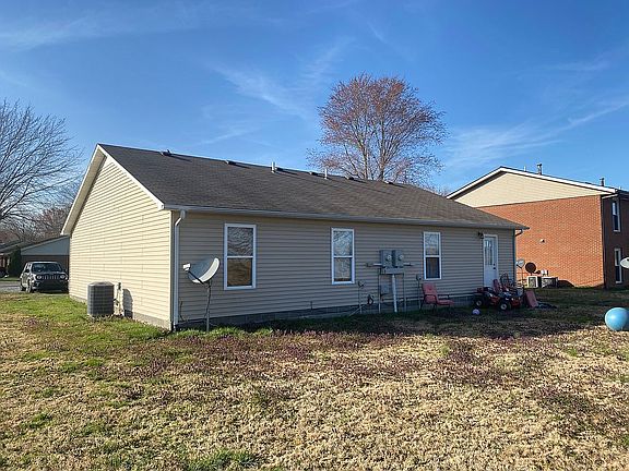 2nd image of 107 Hickory Dr #105