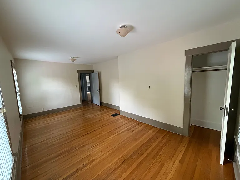 323 Arlington Ave #UPSTAIRS — Photo 10