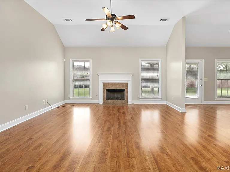 9729 Helmsley Cir — Photo 2