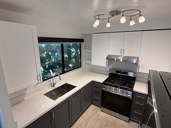 4th image of 2031 N Beachwood Dr #14