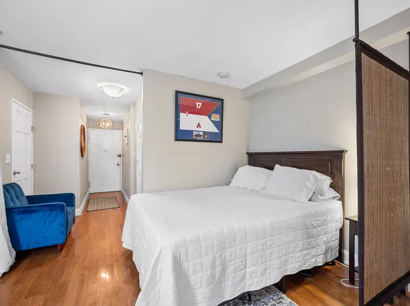 305 East 40th Street image 10 of 19