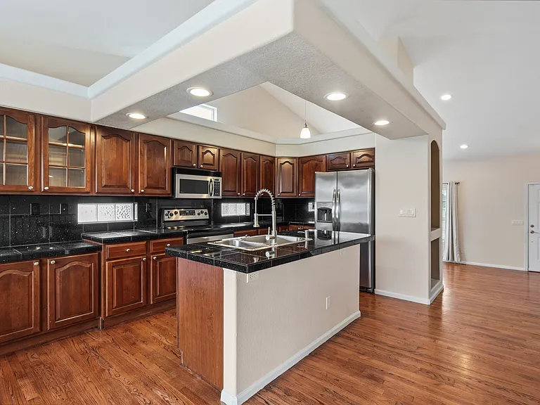 52801 Foxborough Ct — Photo 9