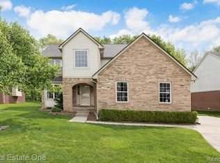 2817 Long Meadow Ln, Rochester Hills, MI 48307