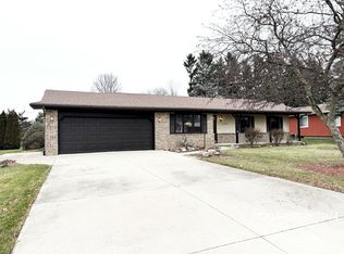 113 Chanticleer Trl, Lansing, MI 48917