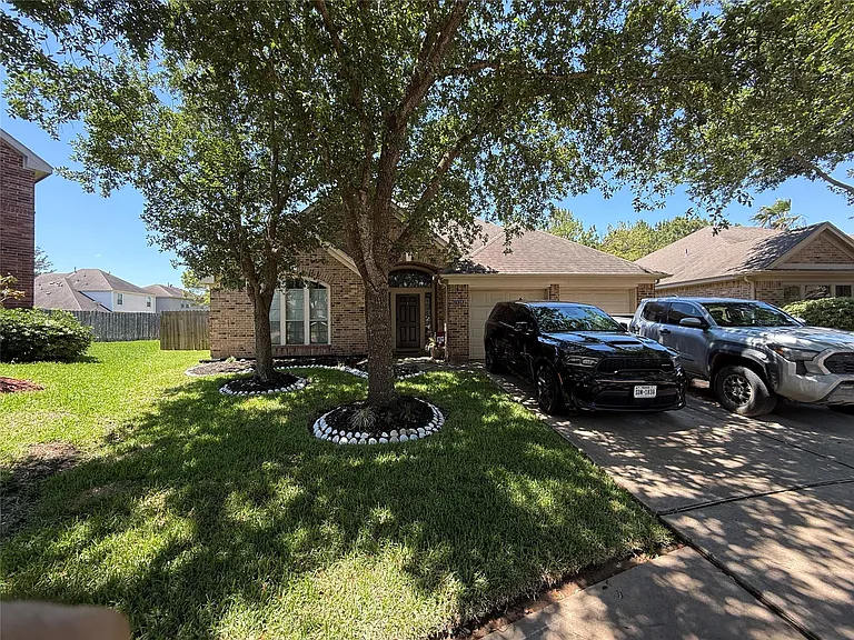 7418 Lakesage Ln — Photo 1