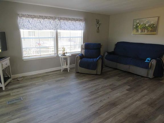5th image of 797 Mahogany Dr