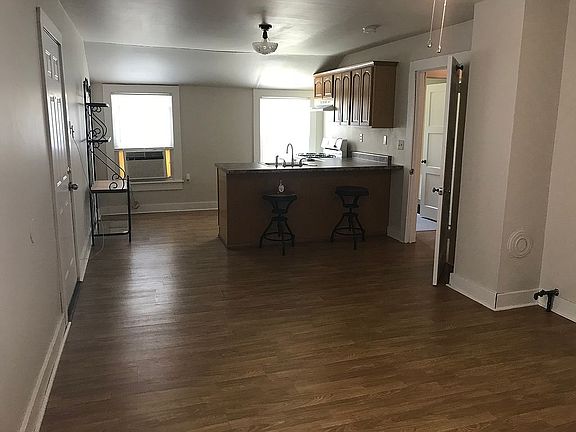 4th image of 712 E Main St #0