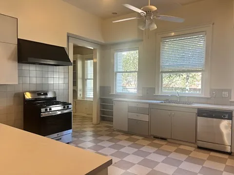 3 bed, 2.5 bath, 3687 sqft, $2,850 — Photo 2