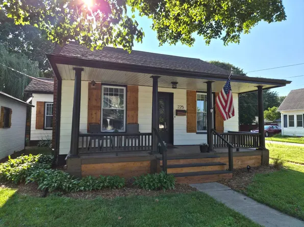 225 S E St, Monmouth, IL 61462