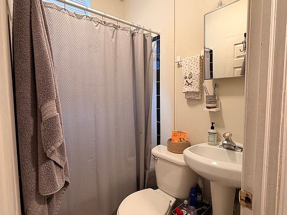 5th image of 311 S 20th St APT 15