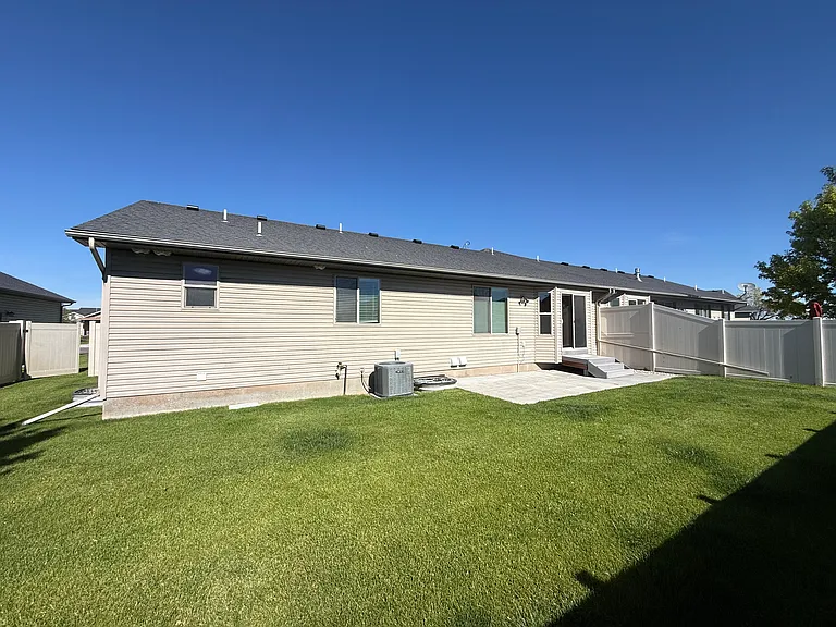 3888 Brighton Cir — Photo 18