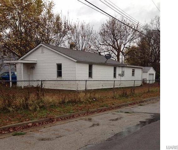 2nd image of 233 E Orleans St