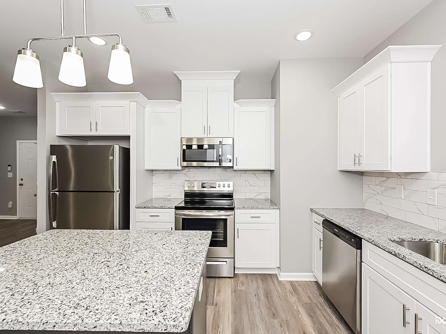 4 bed, 2.5 bath, 2500 sqft, $2,420 — Photo 3