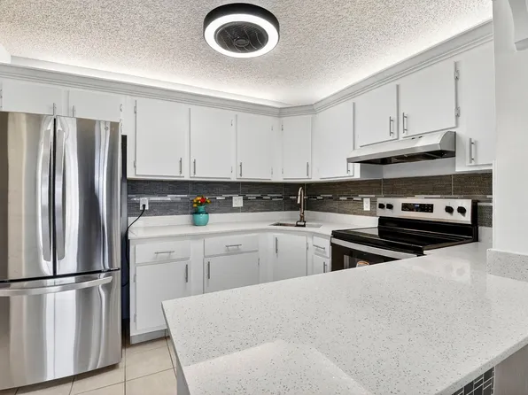 337 Knotty Pine Circle #A-2, Greenacres, FL 33463