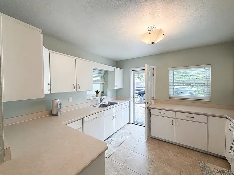 800 Ocean Ave — Photo 5