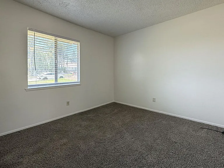 11231 Reddiford Ct — Photo 14