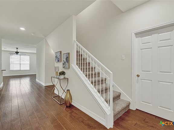 5th image of 530 Zapata Cir