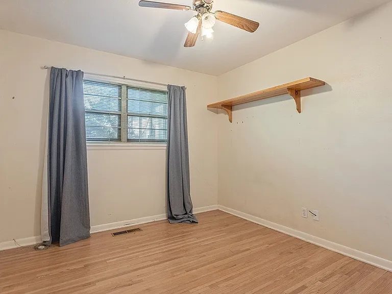 476 N Oliver Ave — Photo 15