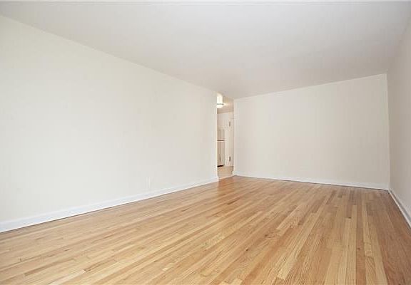 2nd image of 6515 Yellowstone Blvd APT 5C