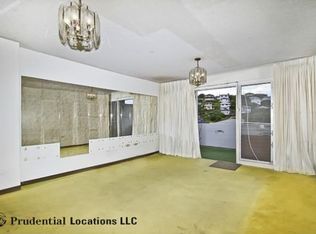 2001 Aupuni St APT 303, Honolulu, HI 96817
