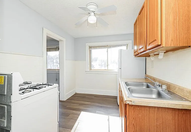 4009 E 3rd St #3 — Photo 6