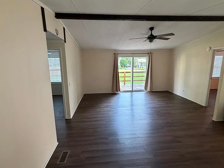 200 Pecan St — Photo 17